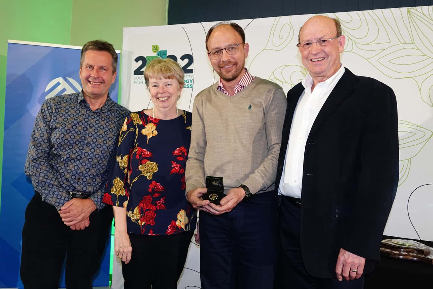 Bernard Slippers awarded the prestigious Persoon Medal