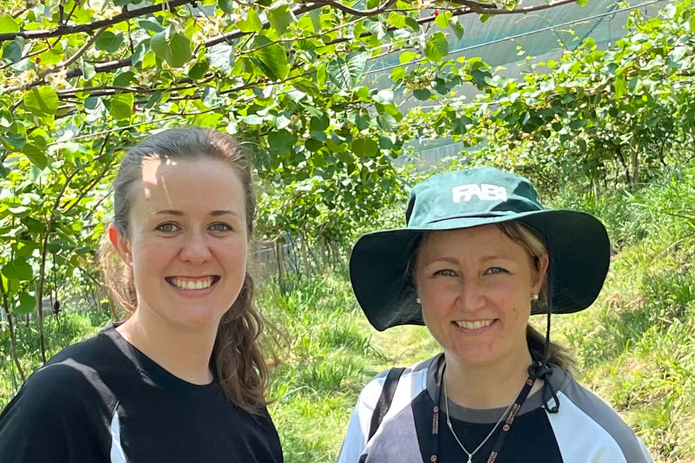 The start of a collaboration: FABIans learning the ins and outs of kiwi growing in South Africa