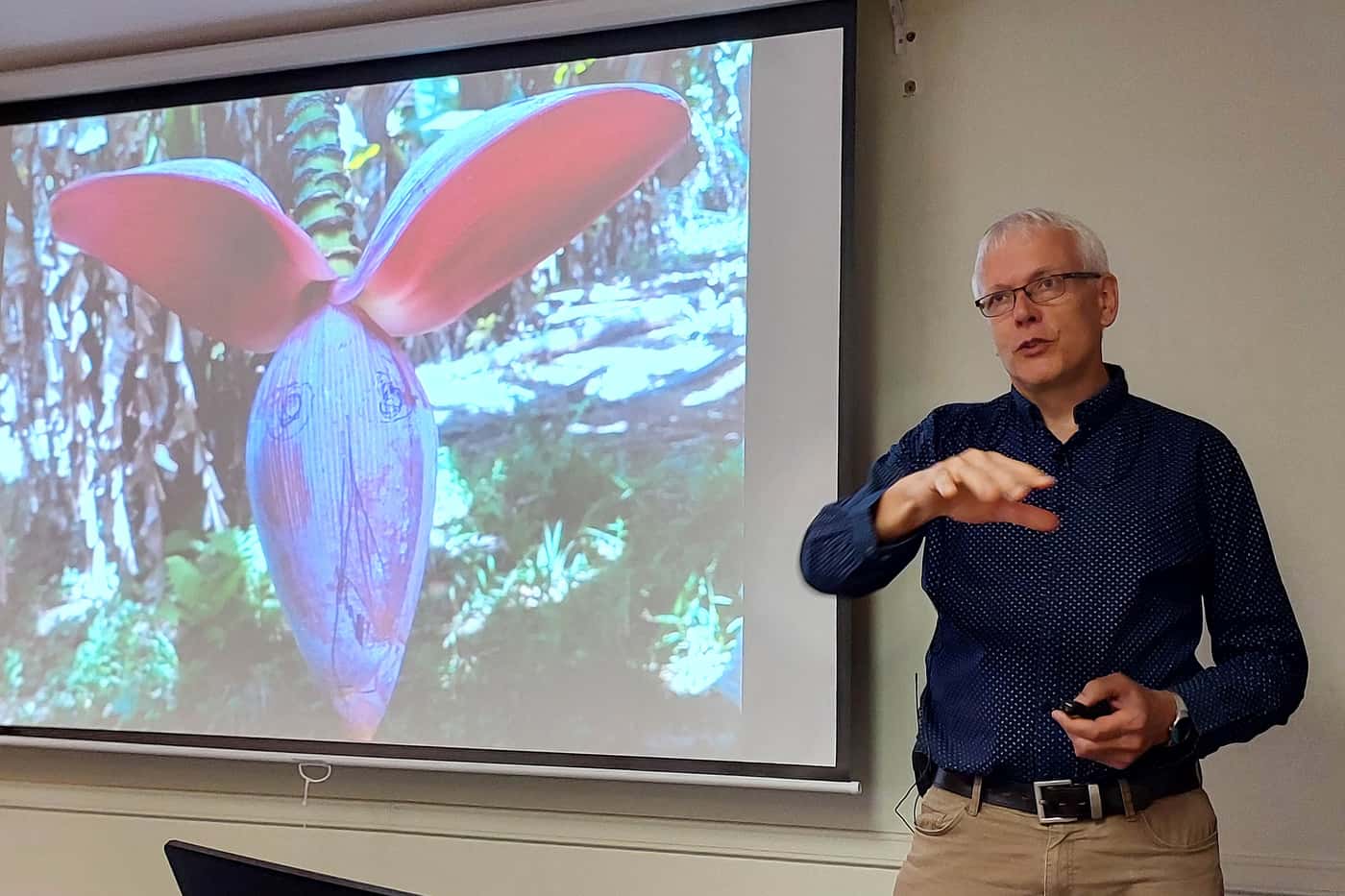 Prof. André Drenth engages with FABI researchers on the Institute’s future