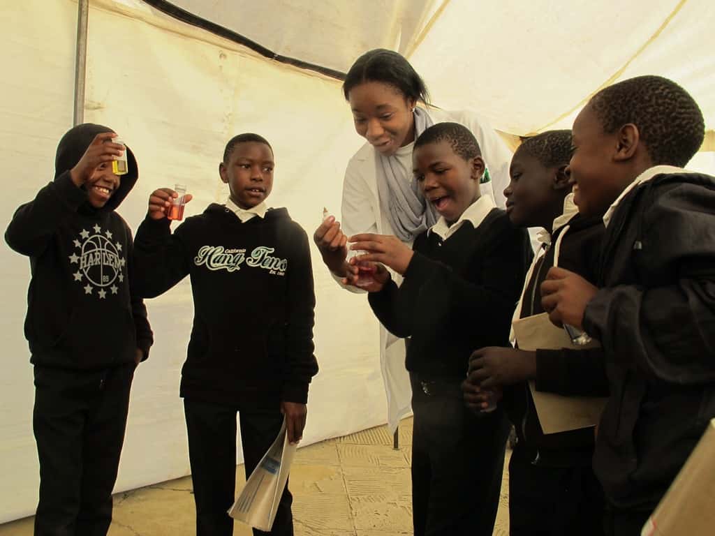 Science trumps magic at 2016 National Science Week!