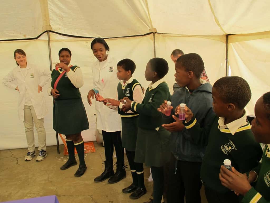 Science trumps magic at 2016 National Science Week!