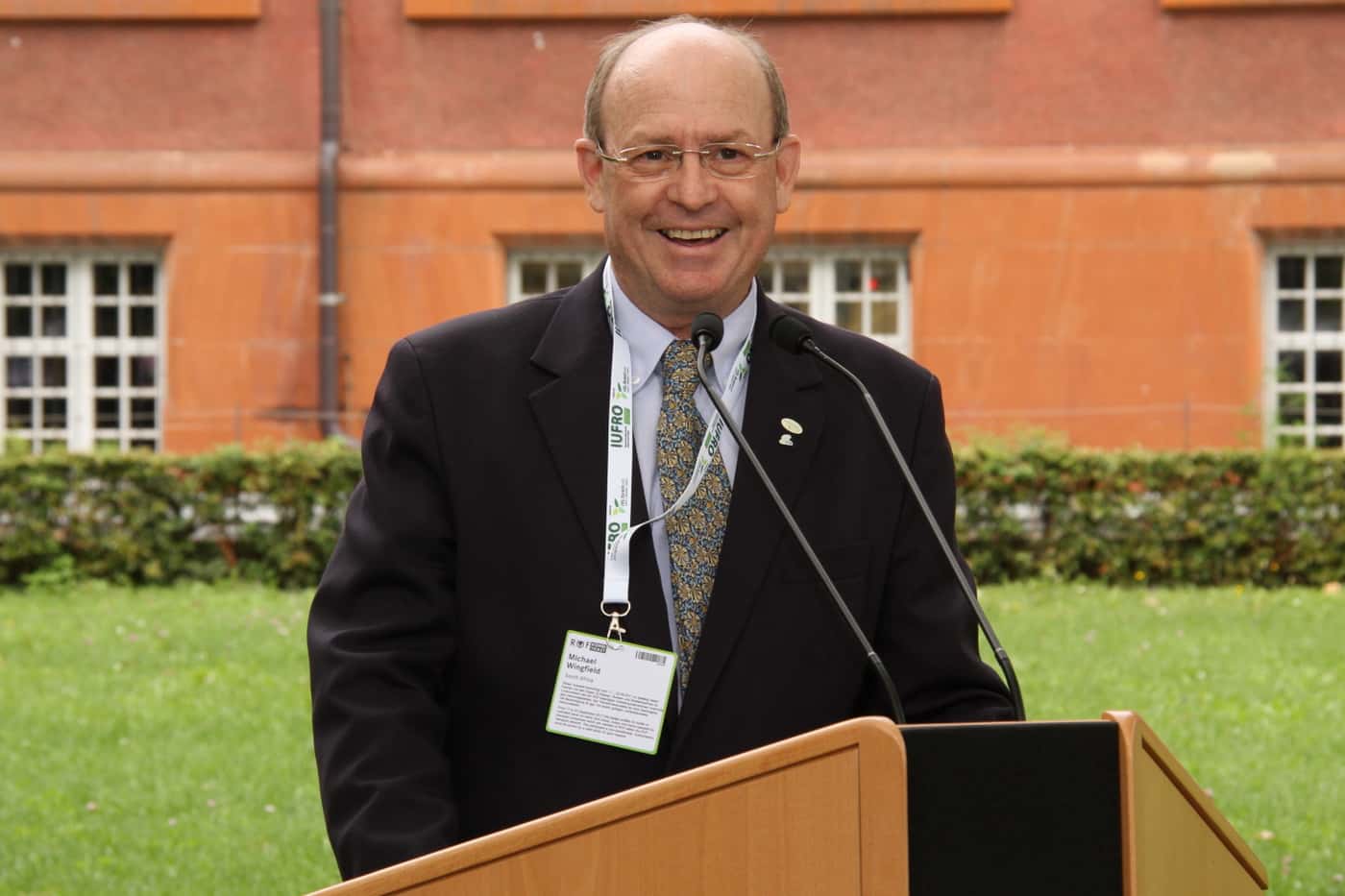 IUFRO President officiates at tree planting ceremony