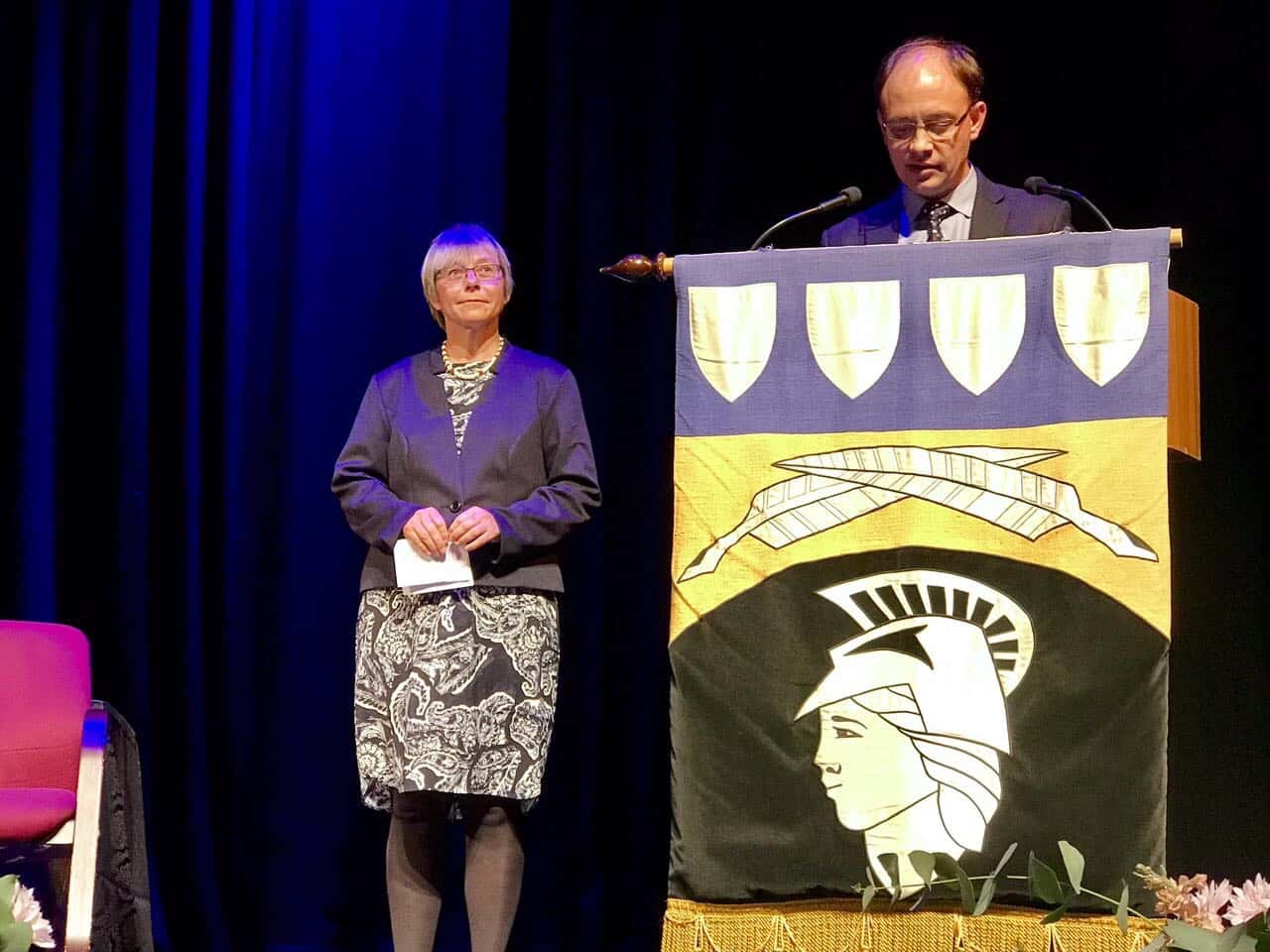 Jolanda Roux receives Havenga Prize