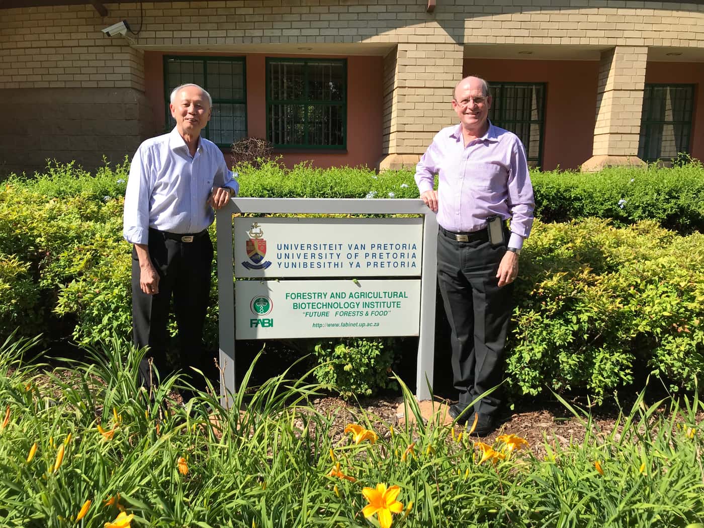 Plant pathologists from UK and Singapore visit FABI