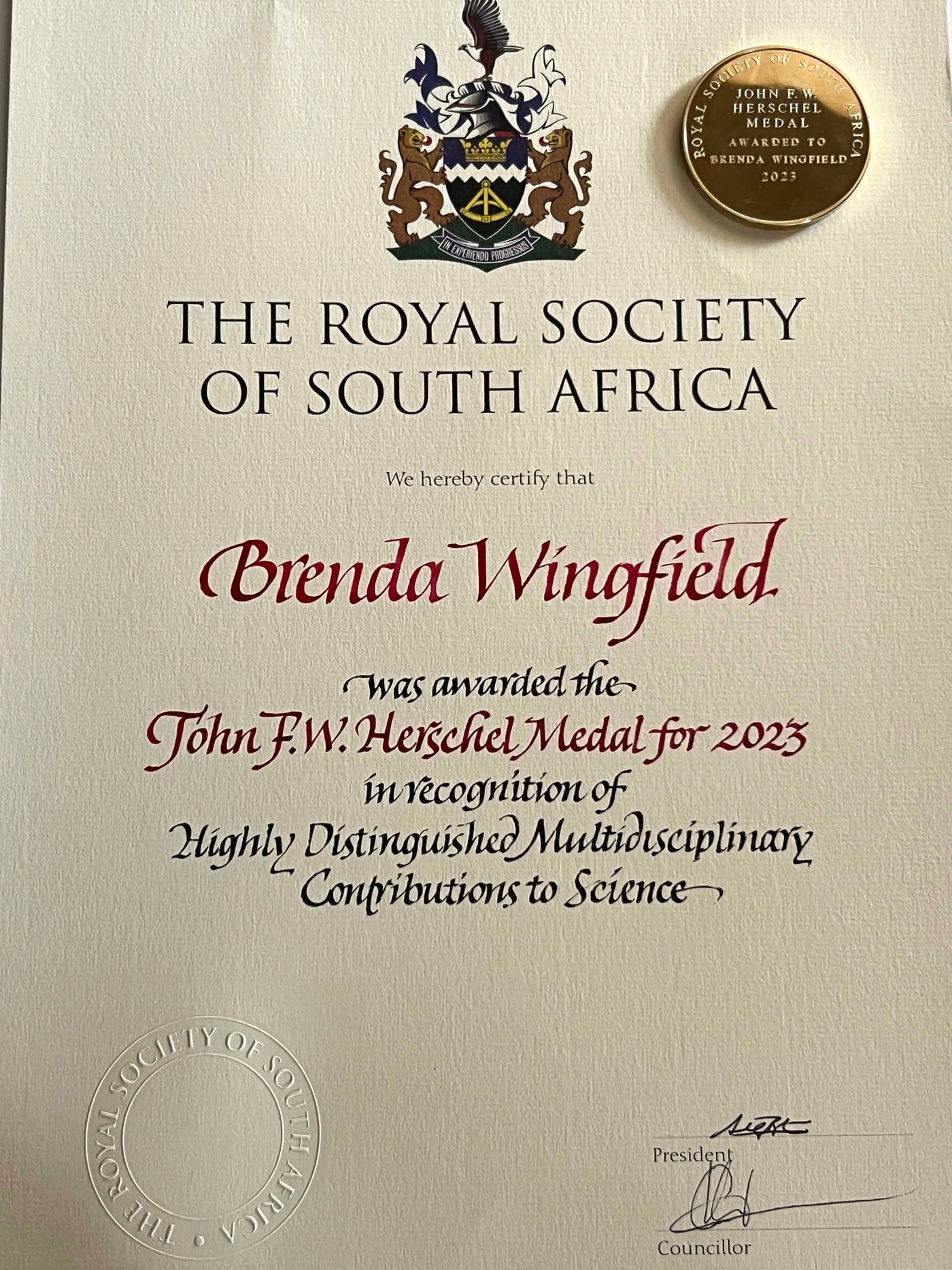 Brenda Wingfield receives the Herschel Medal