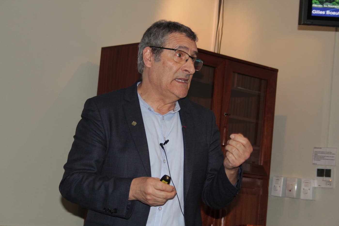 Renowned French biologist casts spotlight on biodiversity at a special seminar in FABI