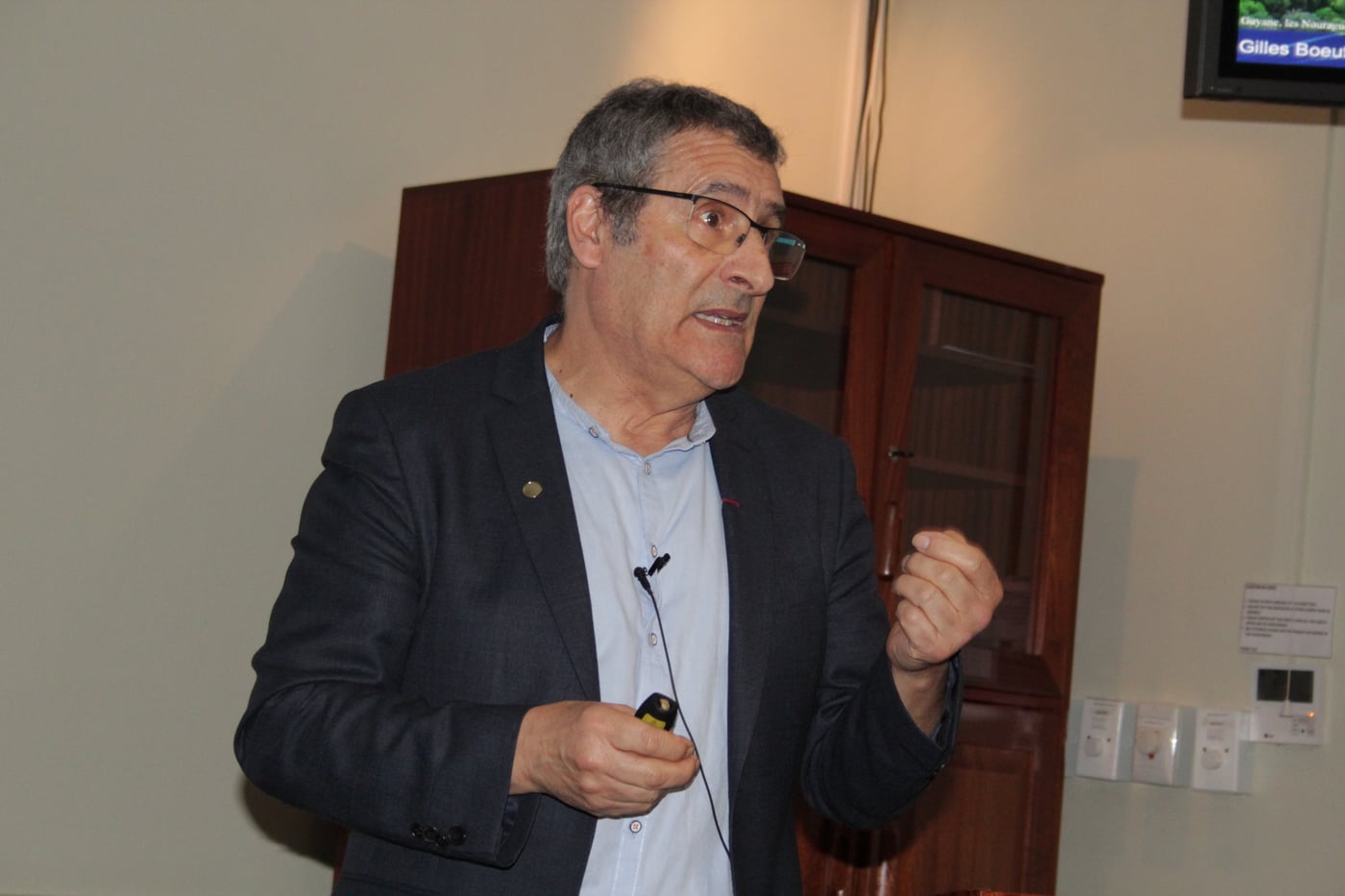 Renowned French biologist casts spotlight on biodiversity at a special seminar in FABI